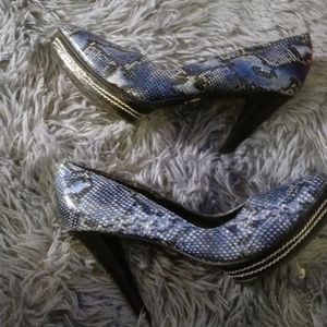 Women's dollhouse blue & black heels 8-8.5